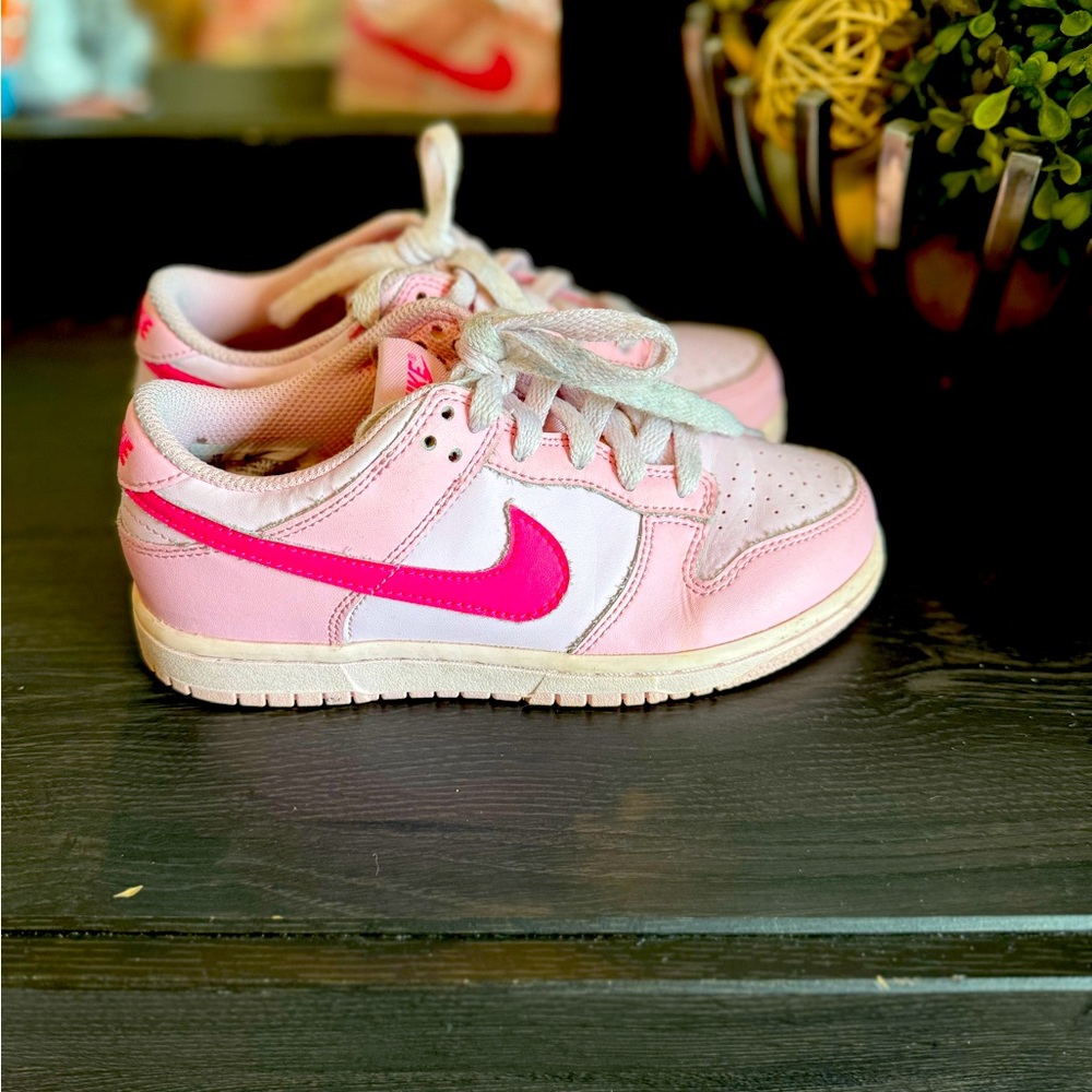 Girl pink dunks